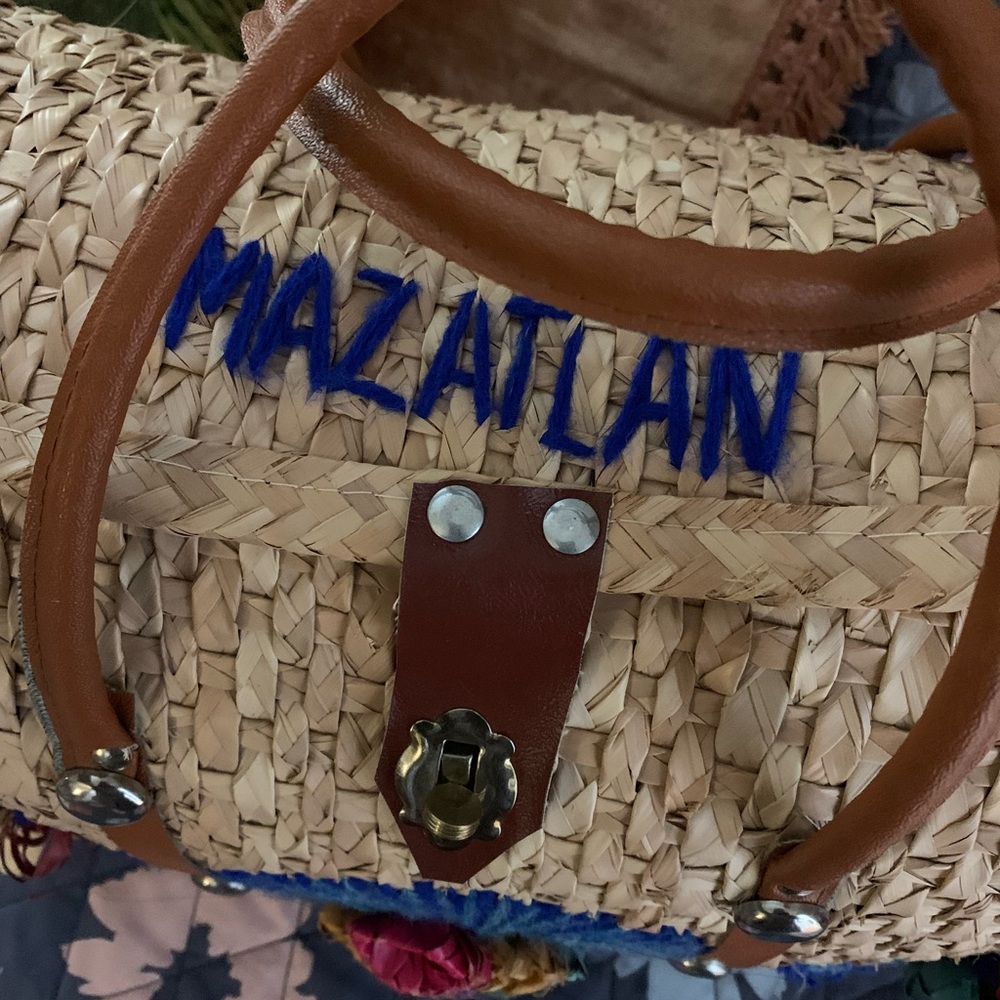 Large Straw Purse - Picture 2 of 6